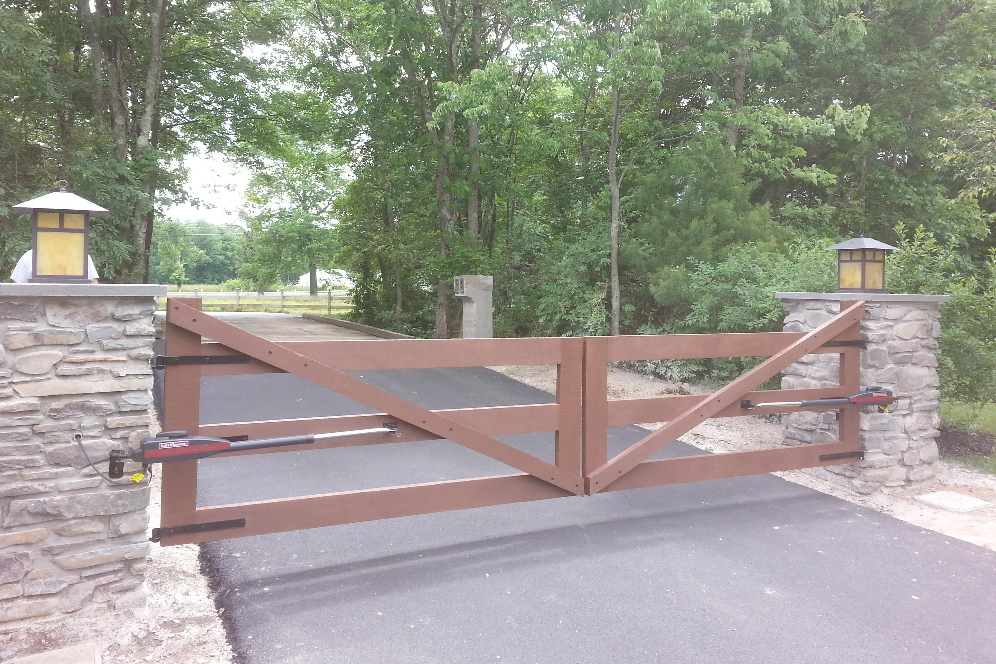 Swing gate operator Hendershot Door Systems